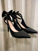 Scarpin Preto com Laço Traseiro e Salto Fino